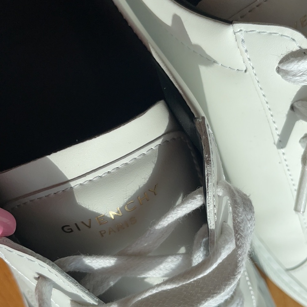 Sneakers - Picture 9 of 10